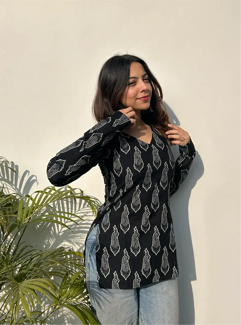 Chandrika Straight Sleeves Kurti by Evara