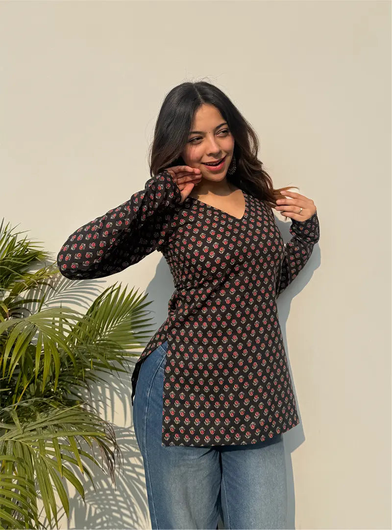 Pardesiya Straight Sleeves Kurti by Evara